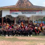 Semarak HUT RI ke-80, KKN Universitas Bhinneka PGRI Gelar Senam Sehat Berhadiah di Desa Sumberbendo